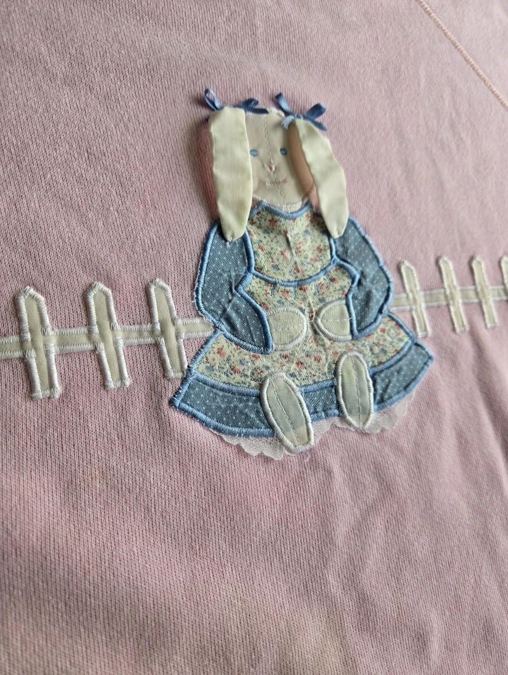 ​🐰 Vintage 80s/90s Hanes Pink Bunny Appliqué Sweatshirt - Picture 9 of 10